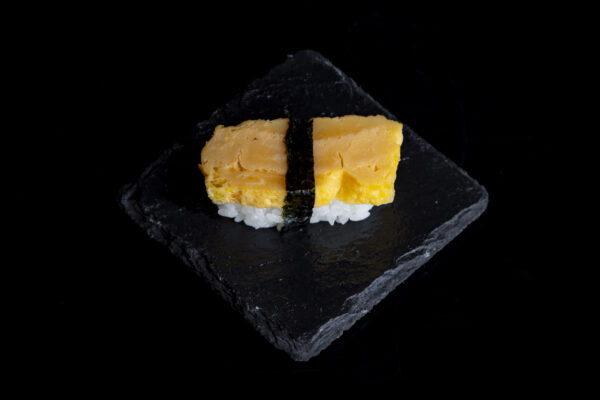 Nigiri tamago (omelette)
